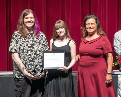 student receives award at puyallup ceremony