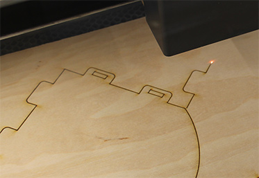 laser cutting pattern into wood