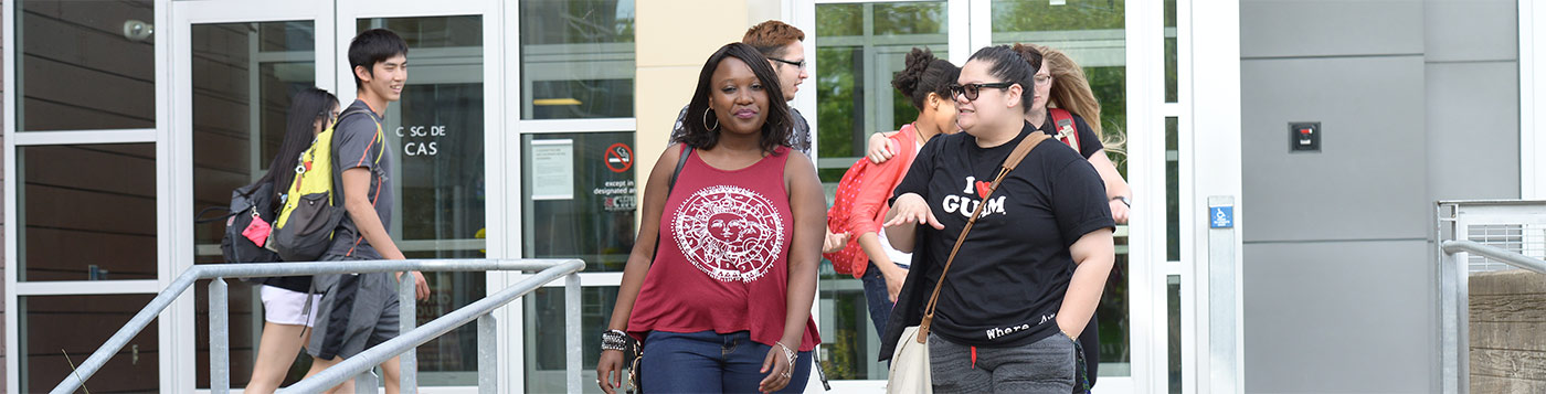 students at walking front of Cascade building at Pierce College Fort Steilacoom